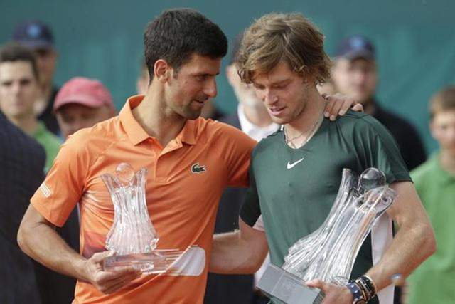 篇章中续写 篇章中续写